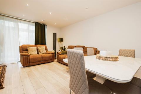 3 bedroom terraced house for sale, Springavon Croft, Harborne, Birmingham
