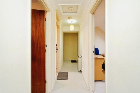 2 bedroom flat for sale, Joan Lawrence Place, Headington, Oxford