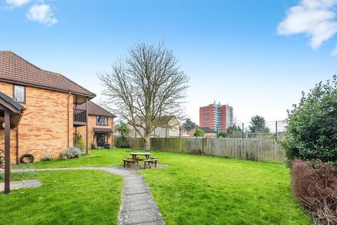 2 bedroom flat for sale, Joan Lawrence Place, Headington, Oxford
