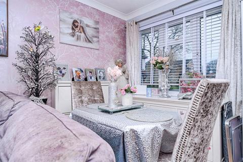 2 bedroom semi-detached house for sale, Crest Park, HEMEL HEMPSTEAD