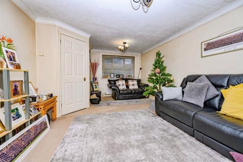 3 bedroom end of terrace house for sale, Denbigh Close, Hemel Hempstead