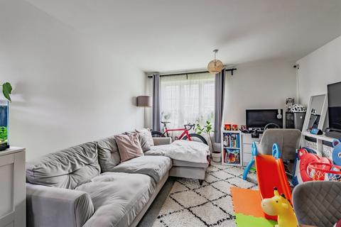 3 bedroom ground floor flat for sale, Flowers Road, Horley