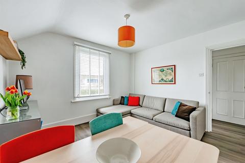 1 bedroom flat for sale, Yattendon Road, Horley