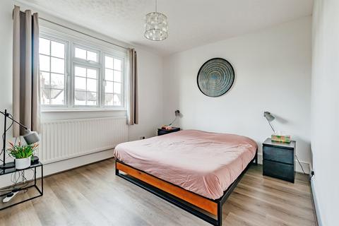 1 bedroom flat for sale, Yattendon Road, Horley