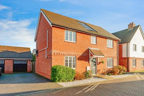 4 bedroom detached house for sale, Summer Road, Horley