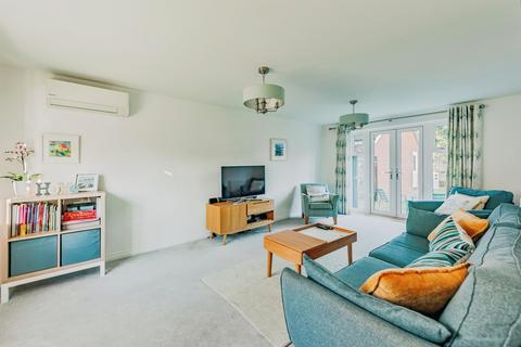 4 bedroom detached house for sale, Summer Road, Horley