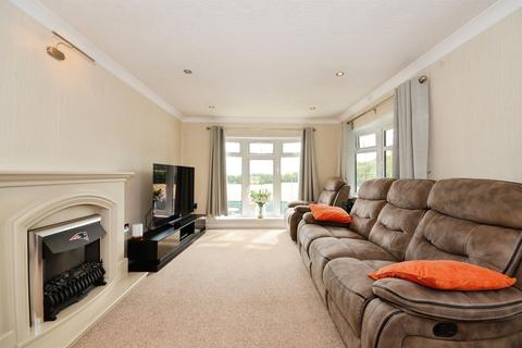 undefined, Half Moon Lane, Pepperstock, Luton