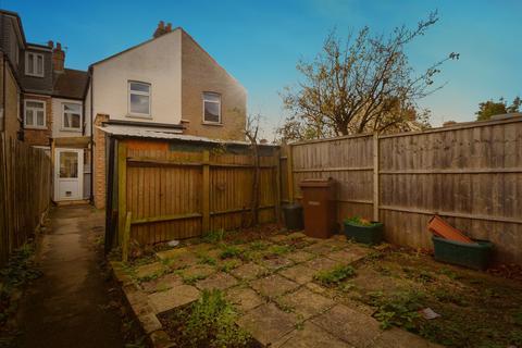 2 bedroom flat for sale, Grant Road, Harrow
