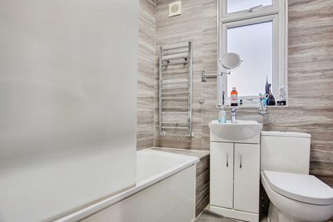 2 bedroom flat for sale, Grant Road, Harrow