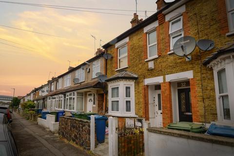 1 bedroom ground floor flat for sale, Sherwood Road, Harrow