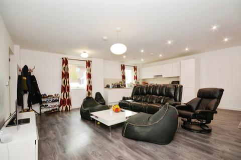 3 bedroom apartment for sale, Lensview Close, HARROW