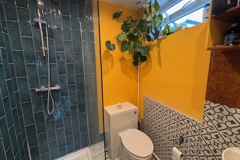 2 bedroom flat to rent, Knight Court, Bristol, BS16