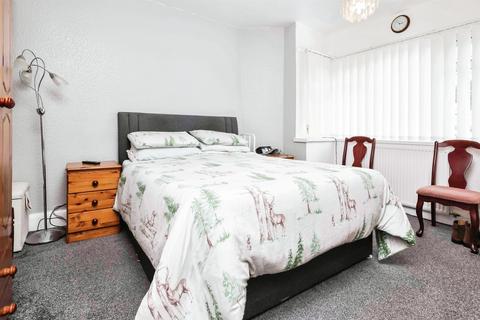 2 bedroom bungalow for sale, Mincing Lane, Rowley Regis