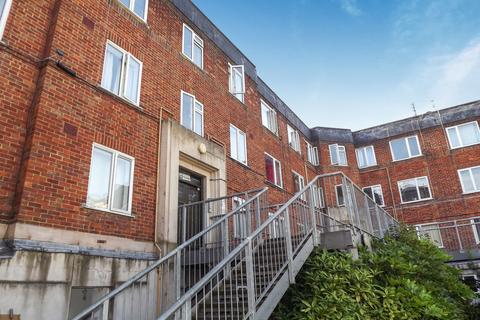2 bedroom apartment to rent, Devonian Court, Brighton, BN2
