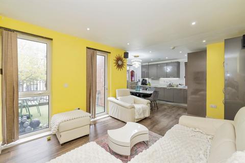 2 bedroom ground floor flat for sale, Brannigan Way, Edgware