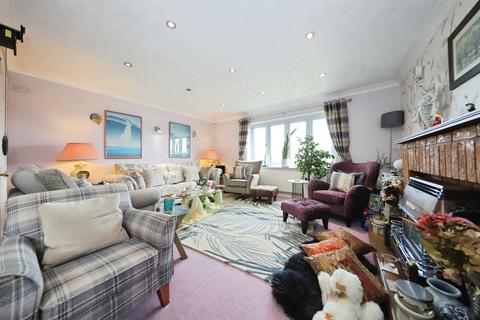 5 bedroom detached house for sale, Ewloe Close, Kidderminster