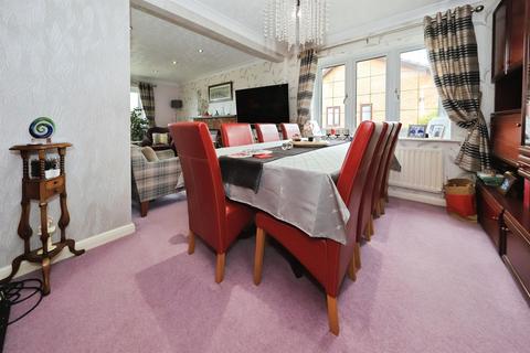 5 bedroom detached house for sale, Ewloe Close, Kidderminster