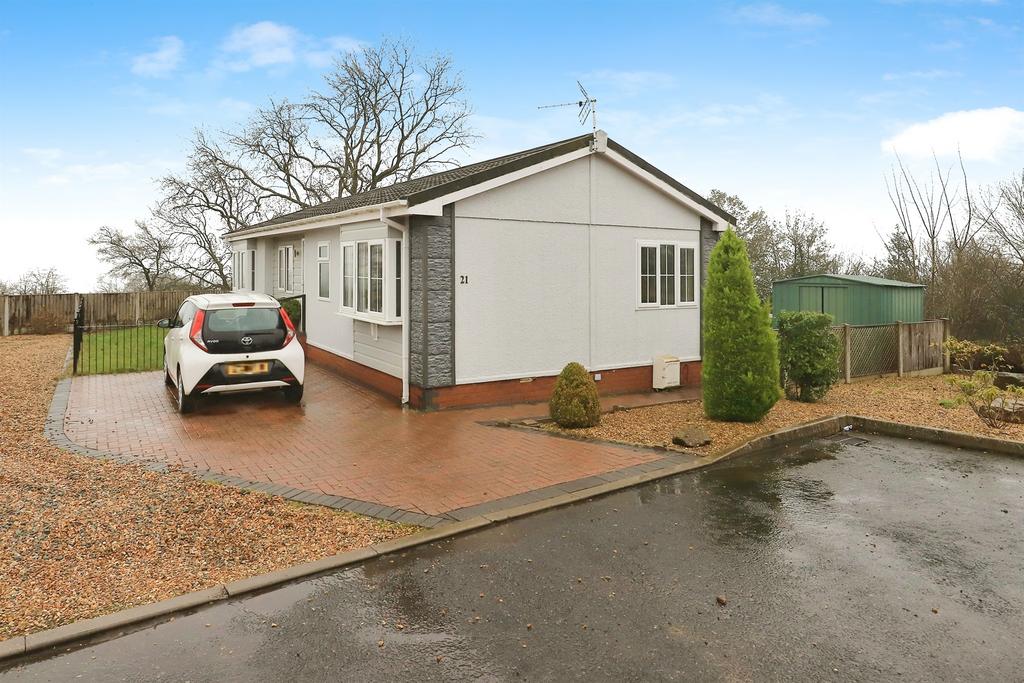 Detached house exterior, driveway