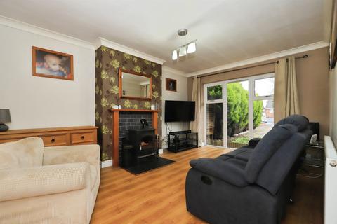 3 bedroom semi-detached house for sale, Pinewood Close, Kidderminster