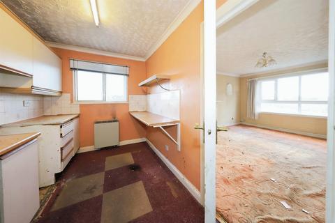 2 bedroom flat for sale, St. Cecilia Close, Kidderminster