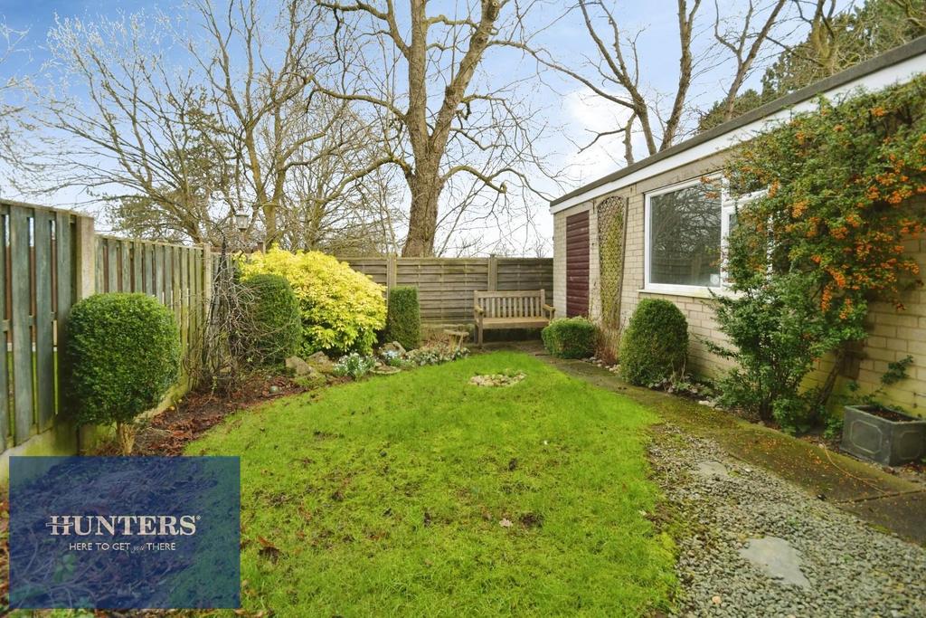 REAR GARDEN 02.jpg