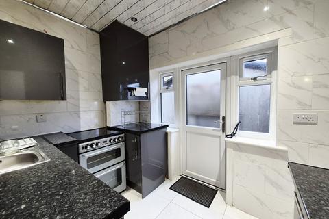 2 bedroom bungalow to rent, Shear Brow, Blackburn, BB1