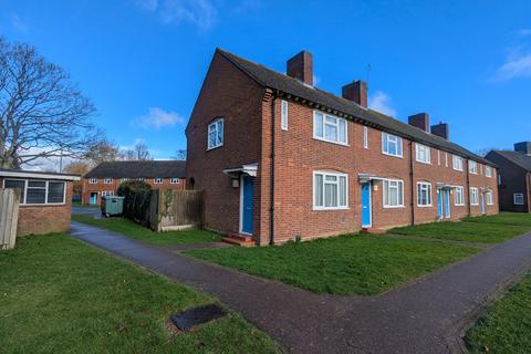 2 bedroom house to rent, The Crescent, Bedford, MK43