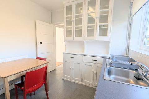 2 bedroom house to rent, The Crescent, Bedford, MK43
