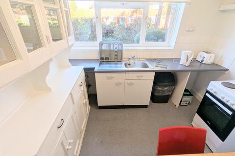 2 bedroom house to rent, The Crescent, Bedford, MK43