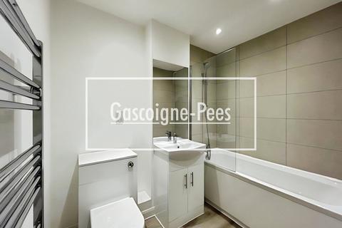 undefined, Farnborough Road, Farnborough, GU14