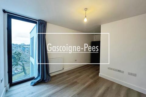 undefined, Farnborough Road, Farnborough, GU14