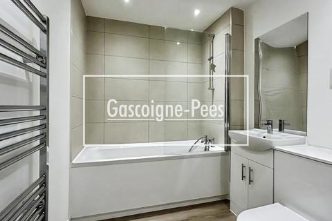 undefined, Farnborough Road, Farnborough, GU14