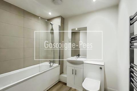 undefined, Farnborough Road, Farnborough, GU14