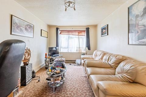 1 bedroom flat for sale, High Street, Desborough, Kettering
