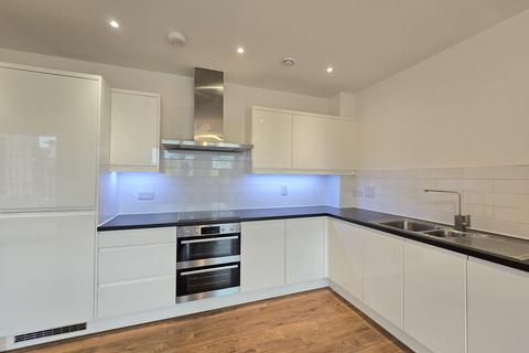 3 bedroom flat to rent, Lismore Boulevard, London, NW9