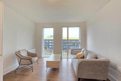3 bedroom flat to rent, Lismore Boulevard, London, NW9