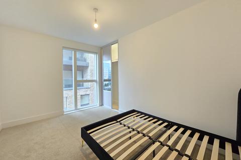 3 bedroom flat to rent, Lismore Boulevard, London, NW9