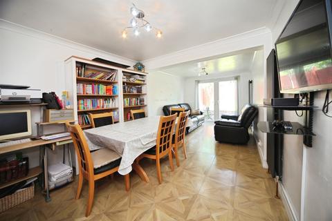 undefined, Grampian Way, Luton
