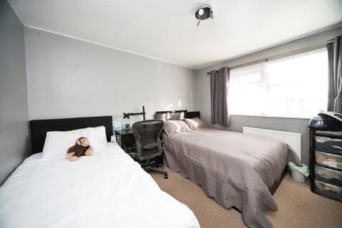 undefined, Flint Close, Luton