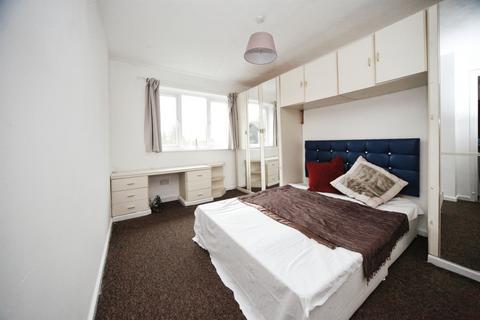 undefined, Rodeheath, Luton