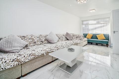 undefined, Fitzwarin Close, Luton