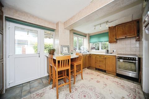 4 bedroom semi-detached house for sale, Butely Road, Luton