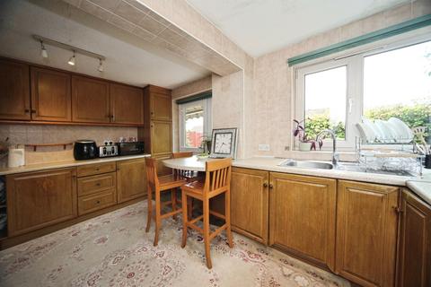 4 bedroom semi-detached house for sale, Butely Road, Luton