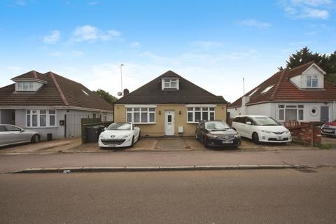 5 bedroom detached bungalow for sale, Toddington Road, Luton