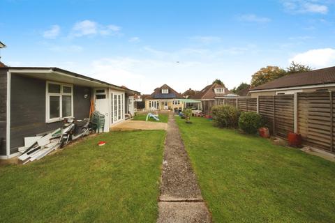 5 bedroom detached bungalow for sale, Toddington Road, Luton