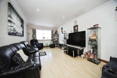 5 bedroom detached bungalow for sale, Toddington Road, Luton