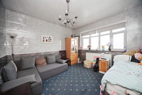 5 bedroom detached bungalow for sale, Toddington Road, Luton