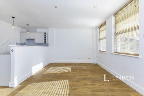 2 bedroom flat to rent, Windsor Street, KT16