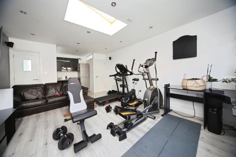 5 bedroom detached house for sale, Toddington Road, Luton