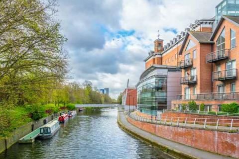3 bedroom end of terrace house for sale, Gresley Close, Leicester
